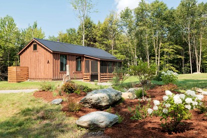 Cozy Chic Cottage with Covered Porch in Vermont - glamping.directory