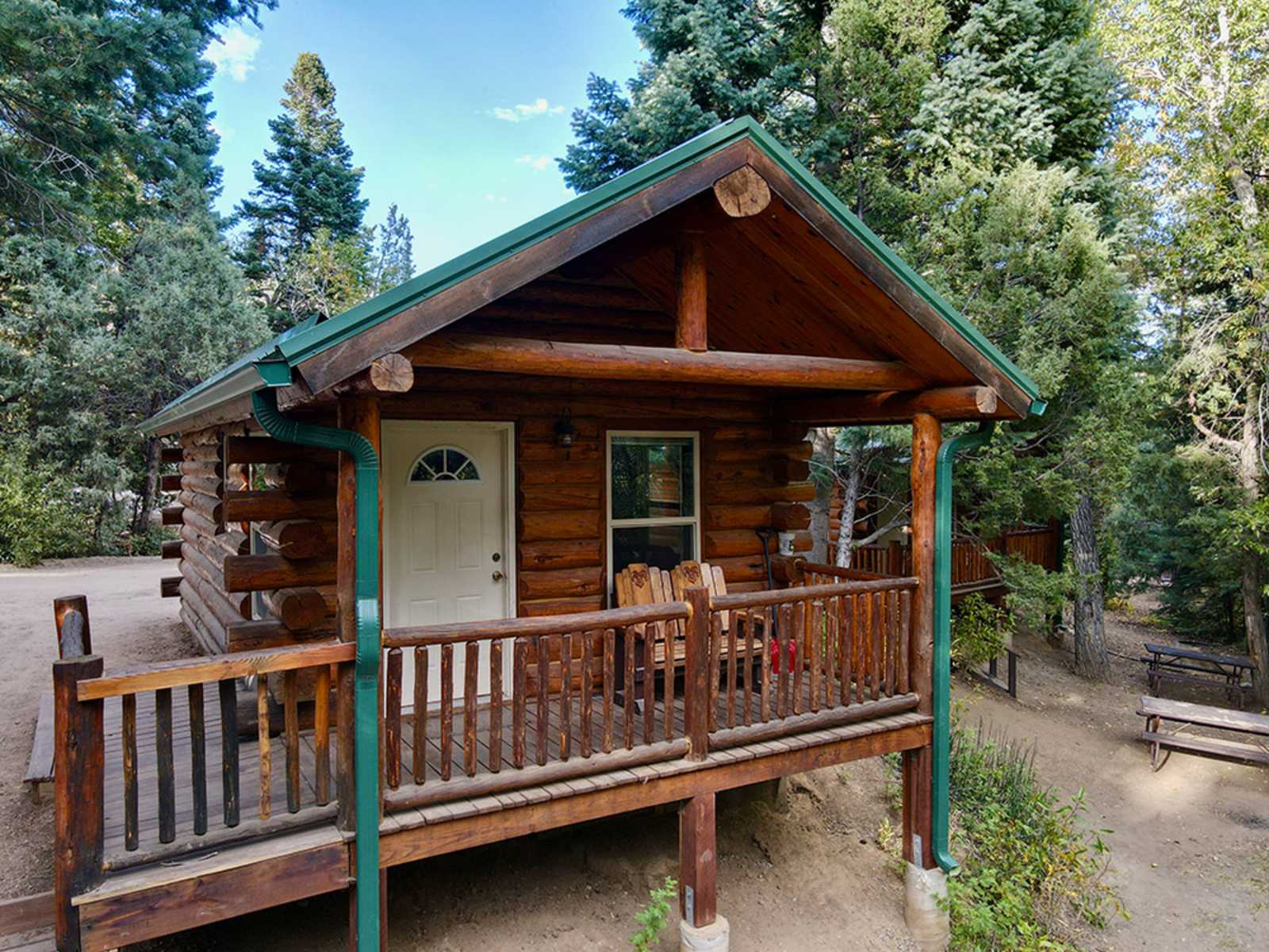 Cutty's Resort - Coaldale, Colorado - glamping.directory