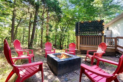 Newly Updated Vacation Home with Hot Tub & Fire Pit Near Bryce Resort, Mount Jackson VA - Mount Jackson, Virginia - glamping.directory