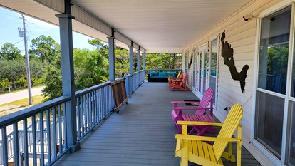 Charming Beachside Home with Private Patio & Dog-Friendly Policy near Surfside Shores, Gulf Shores, AL - Gulf Shores, Alabama - glamping.directory