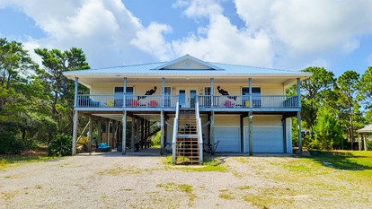 Charming Beachside Home with Private Patio & Dog-Friendly Policy near Surfside Shores, Gulf Shores, AL - Gulf Shores, Alabama - glamping.directory