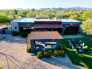 Indescribable Villa with Outstanding Interior and Exterior in Cave Creek, Arizona - Cave Creek, Arizona - glamping.directory