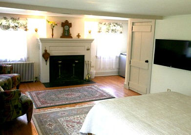 Charming Staycation Rental Boasting Original Features near Portland, Maine - York, Maine - glamping.directory