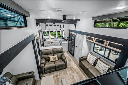 Peaceful Caravan Retreat with Large Private Deck and Fire Pit in Alabama - Fort Payne, Alabama - glamping.directory