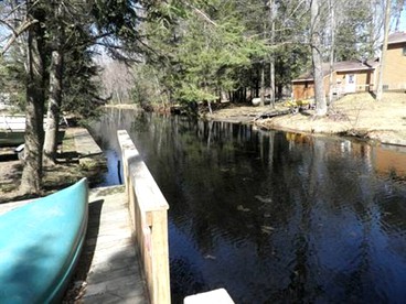 Peaceful and Pet-Friendly Lake Mitchell Cabin For an Exciting Escape by the Heart of the Manistee National Forest, Michigan - Cadillac, Michigan - glamping.directory