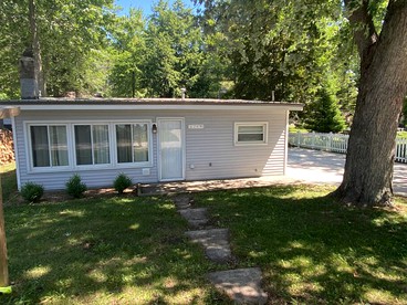 Peaceful and Pet-Friendly Lake Mitchell Cabin For an Exciting Escape by the Heart of the Manistee National Forest, Michigan - glamping.directory