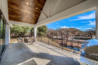 Luxury Canyon Lake Vacation Rental, Ideal for Large Groups - Canyon Lake, Texas - glamping.directory