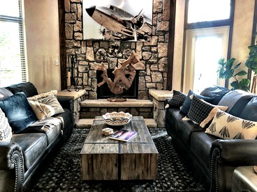 Cozy Rustic Cabin with Hot-tub and Swimming Pool in Mount Ida, Arkansas - Mount Ida, Arkansas - glamping.directory