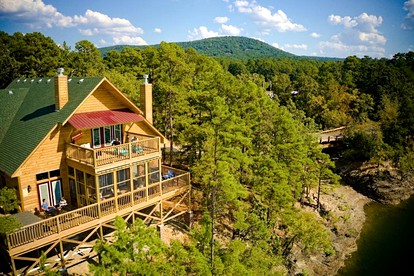 Cozy Rustic Cabin with Hot-tub and Swimming Pool in Mount Ida, Arkansas - Mount Ida, Arkansas - glamping.directory