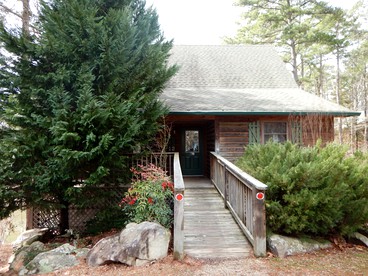 Cozy Rustic Cabin with Hot-tub and Swimming Pool in Mount Ida, Arkansas - glamping.directory