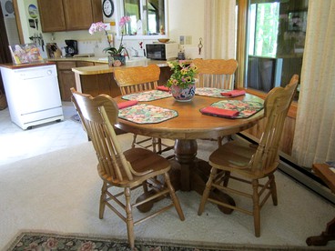 Charming Cottage Rental with Panoramic Views near Grandfather Mountain in North Carolina - Newland, North Carolina - glamping.directory