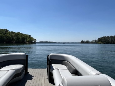 Incredible Lakeside Vacation Rental for Group Getaways in Cumming, Georgia - Cumming, Georgia - glamping.directory