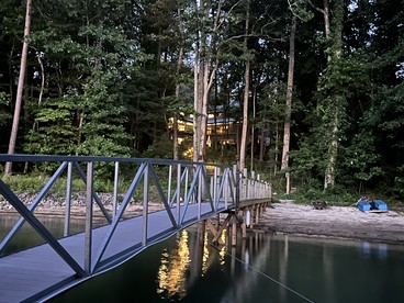 Incredible Lakeside Vacation Rental for Group Getaways in Cumming, Georgia - Cumming, Georgia - glamping.directory