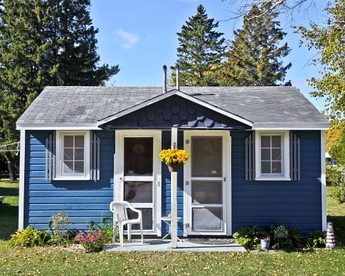 Fascinating Cabin with Foosball and Air Hockey Table in Carp Lake, Michigan - Carp Lake, Michigan - glamping.directory
