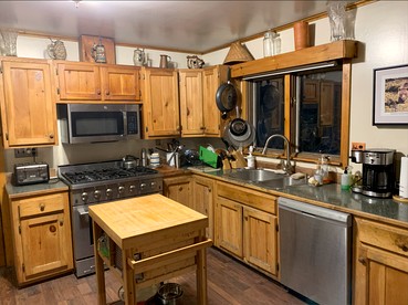 Waterfront Lodge Ideal for Water Activities in Wilmington, NY - Wilmington, New York - glamping.directory