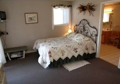 Classy Pet-Friendly Nature Lodge With a Hot Tub in Lyle, Washington - Lyle, Washington - glamping.directory