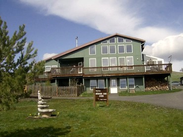 Classy Pet-Friendly Nature Lodge With a Hot Tub in Lyle, Washington - glamping.directory