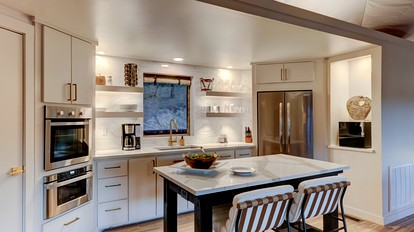 Hot Springs Retreat: Luxe Tented Cabin with Waterfront Views and Hot Tub - Hot Springs, Arkansas - glamping.directory