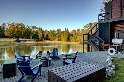 Hot Springs Retreat: Luxe Tented Cabin with Waterfront Views and Hot Tub - Hot Springs, Arkansas - glamping.directory