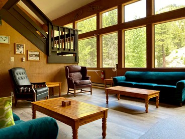 Spacious Chalet Rental in Alpine Valley for a Weekend getaway in California - glamping.directory