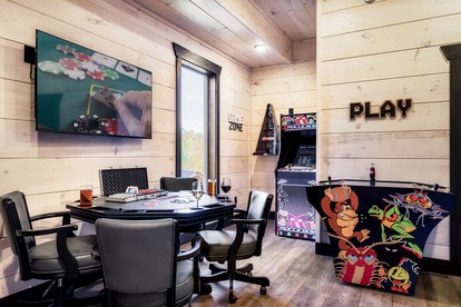 Pigeon Forge Mountain Cabin for Family-Friendly Glamping - Pigeon Forge, Tennessee - glamping.directory