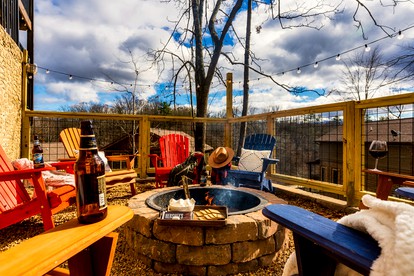 Pigeon Forge Mountain Cabin for Family-Friendly Glamping - Pigeon Forge, Tennessee - glamping.directory