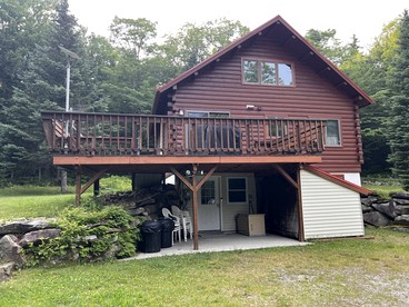 Fantastic Lakefront Wooden Cabin Settled Between Trees in Stratton, Vermont - glamping.directory