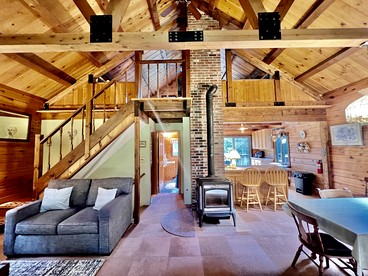 Fantastic Lakefront Wooden Cabin Settled Between Trees in Stratton, Vermont - Stratton, Vermont - glamping.directory