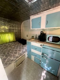Vintage Airstream Ideal to Reconnect with Nature in Indiana - Nashville, Indiana - glamping.directory