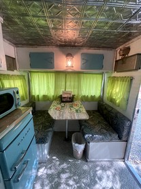Vintage Airstream Ideal to Reconnect with Nature in Indiana - Nashville, Indiana - glamping.directory