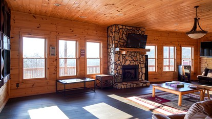 Stunning Vacation Rental for Unforgettable Family Glamping Trips in the Blue Ridge Mountains, North Carolina - Dobson, North Carolina - glamping.directory