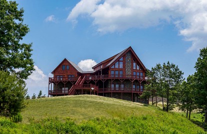 Stunning Vacation Rental for Unforgettable Family Glamping Trips in the Blue Ridge Mountains, North Carolina - glamping.directory
