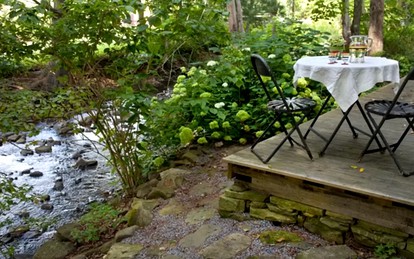 Minimalist Countryside Villa Rental near Albany in Upstate New York - West Fulton, New York - glamping.directory