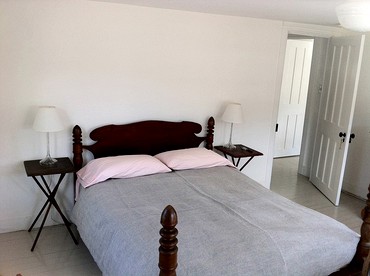 Minimalist Countryside Villa Rental near Albany in Upstate New York - West Fulton, New York - glamping.directory