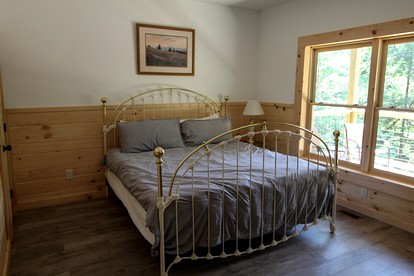 Great Smoky Mountain Glamping Getaway in this Lovely Cabin Rental with Hot Tub in Gatlinburg - Gatlinburg, Tennessee - glamping.directory