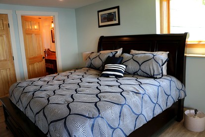 Tranquil Lakeside Getaway with Views of the Green Mountains near Burlington, Vermont - Colchester, Vermont - glamping.directory