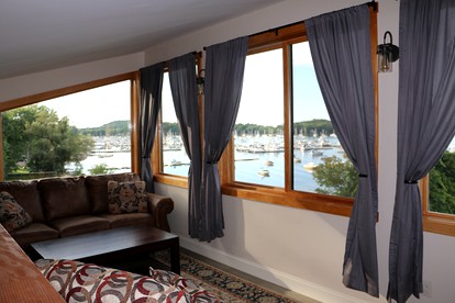 Tranquil Lakeside Getaway with Views of the Green Mountains near Burlington, Vermont - Colchester, Vermont - glamping.directory