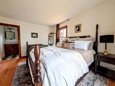 Elegant Luxury Cottage with Fire Pit Near Carrying Place Beach in Surry, Maine - Surry, Maine - glamping.directory