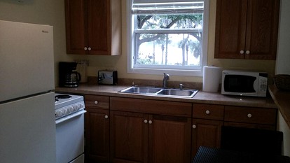Cozy Cottage Rental with Lake Views and River Access in Sebastian, Florida - Sebastian, Florida - glamping.directory