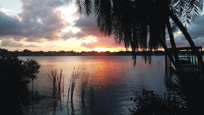 Cozy Cottage Rental with Lake Views and River Access in Sebastian, Florida - Sebastian, Florida - glamping.directory