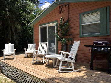 Cozy Cottage Rental with Lake Views and River Access in Sebastian, Florida - glamping.directory
