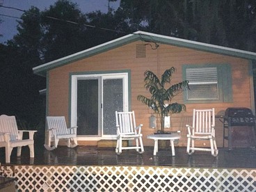 Cozy Cottage Rental with Lake Views and River Access in Sebastian, Florida - Sebastian, Florida - glamping.directory