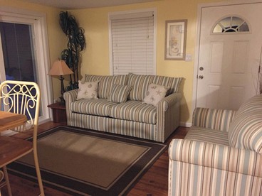 Cozy Cottage Rental with Lake Views and River Access in Sebastian, Florida - Sebastian, Florida - glamping.directory