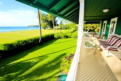 Oceanfront Cottage Rental with Mountain Views in Hanalei, Hawaii - Hanalei, Hawaii - glamping.directory
