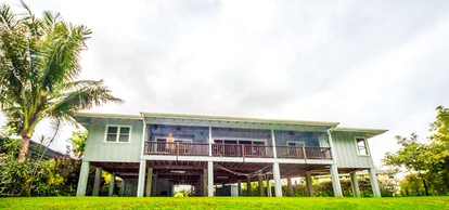 Oceanfront Cottage Rental with Mountain Views in Hanalei, Hawaii - Hanalei, Hawaii - glamping.directory