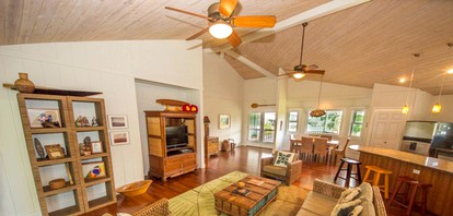 Oceanfront Cottage Rental with Mountain Views in Hanalei, Hawaii - Hanalei, Hawaii - glamping.directory