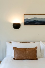 Luxury Mountain Cabin with Hot Tub & Panoramic Views Near Blue Ridge Parkway, Afton VA - Afton, Virginia - glamping.directory
