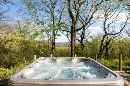 Luxury Mountain Cabin with Hot Tub & Panoramic Views Near Blue Ridge Parkway, Afton VA - Afton, Virginia - glamping.directory
