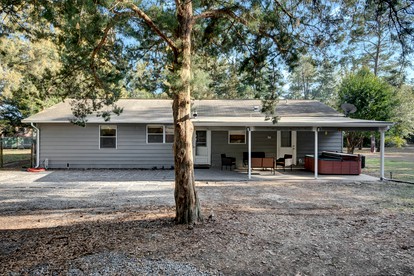 Secluded Glamping Site in Eustis, Florida, with Hot Tub, Fire-Pit and Forest Views - glamping.directory