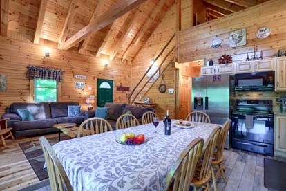 Luxury Lodge for Big Groups in Hocking Hills, Ohio - Logan, Ohio - glamping.directory